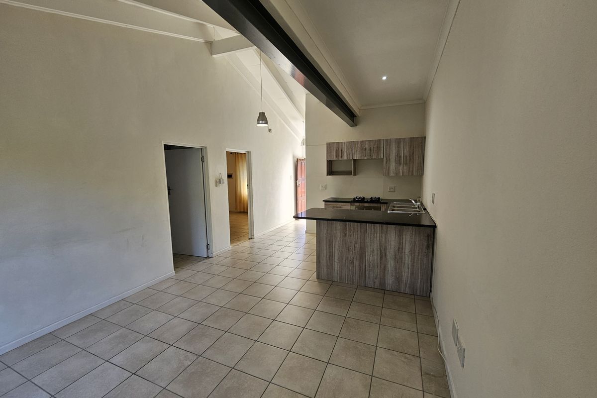 Lock-Up-and-Go Apartment with Strong Rental Appeal in Bonnie Doon - Photo 4
