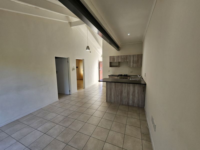 Lock-Up-and-Go Apartment with Strong Rental Appeal in Bonnie Doon - Photo 4