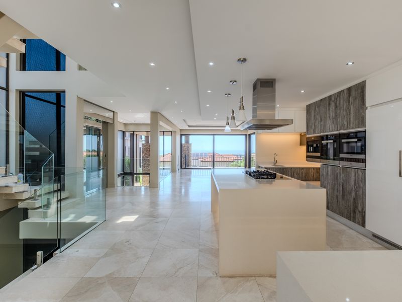 An executive 4 bedroom, 5 bathroom home in secure Izinga Park Estate - Photo 6