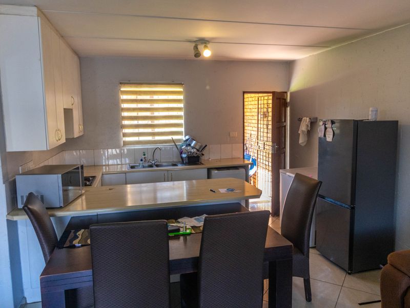 Simple Living, Easy Comfort - Photo 2