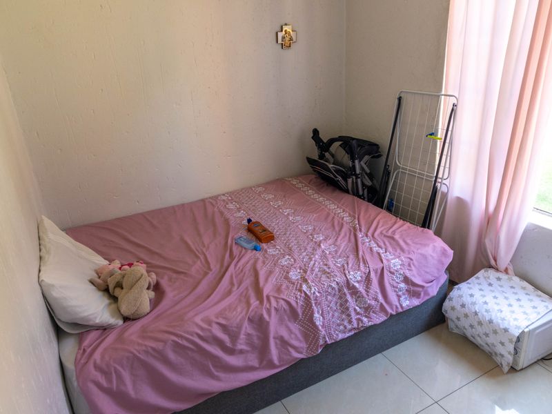 Simple Living, Easy Comfort - Photo 7