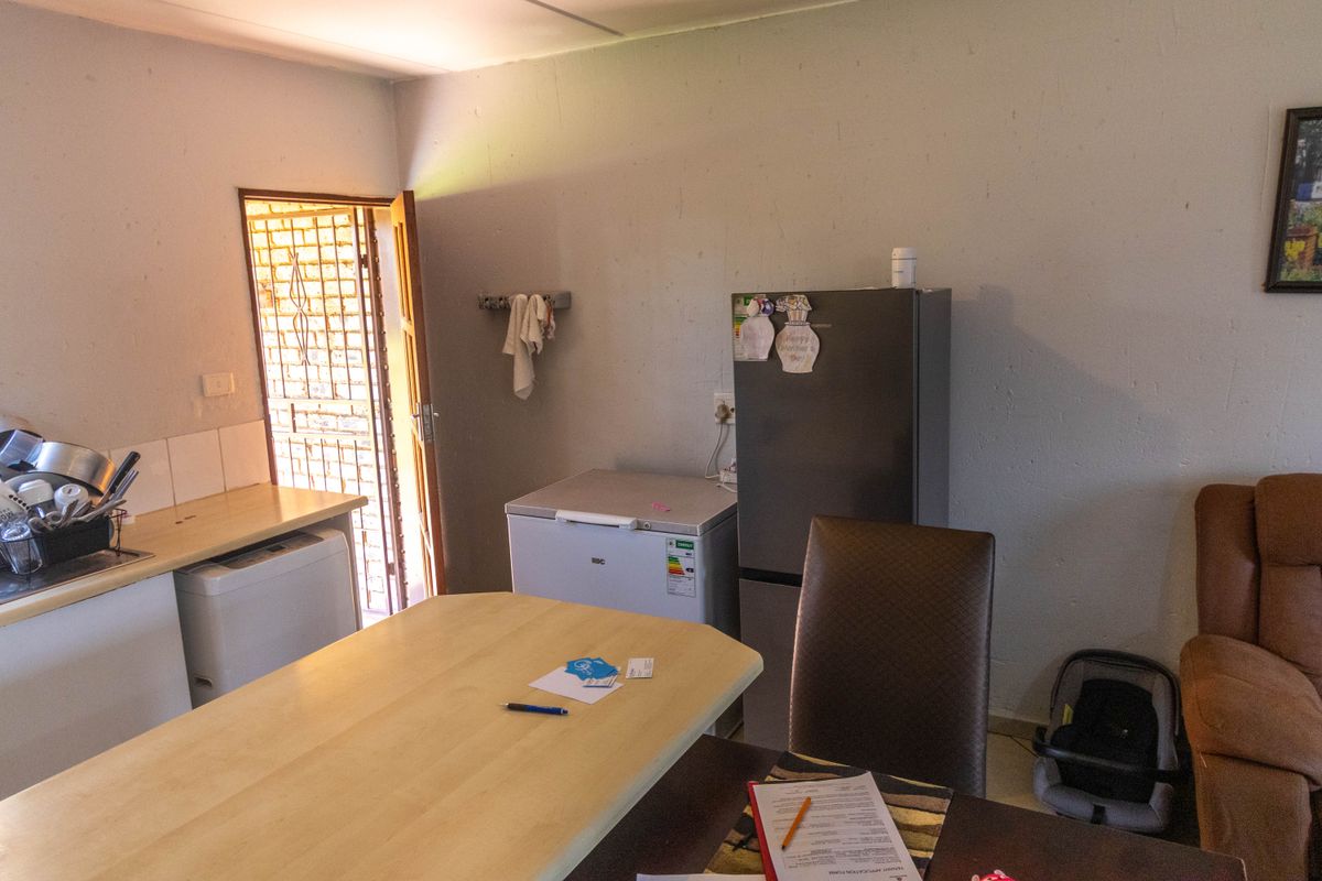 Simple Living, Easy Comfort - Photo 4