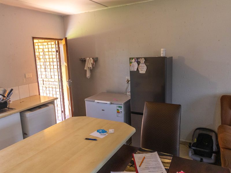 Simple Living, Easy Comfort - Photo 4