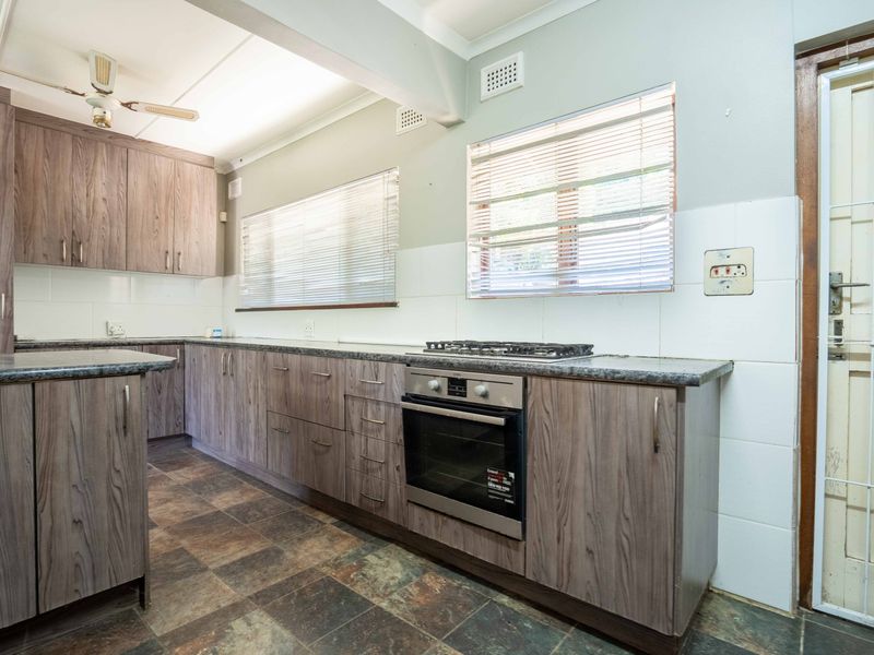 Spacious 3-Bedroom Family Home with Flatlet - Photo 5