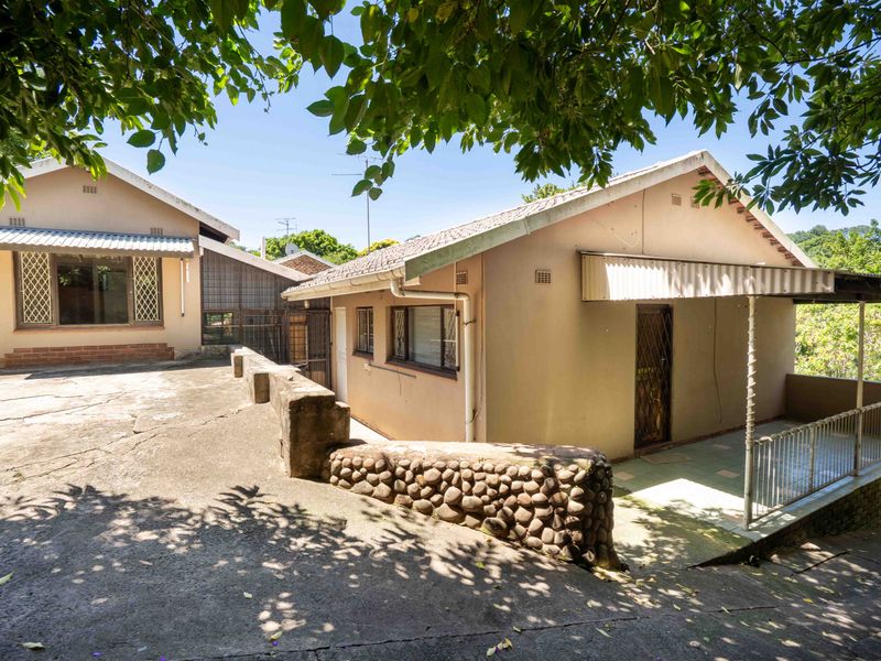 Spacious 3-Bedroom Family Home with Flatlet - Photo 7