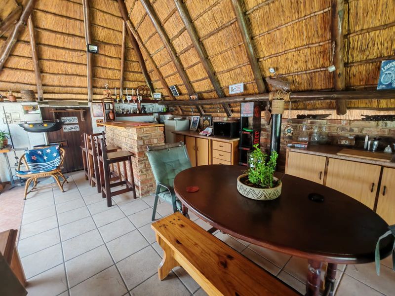 Family Home with Entertainment Area - Photo 4