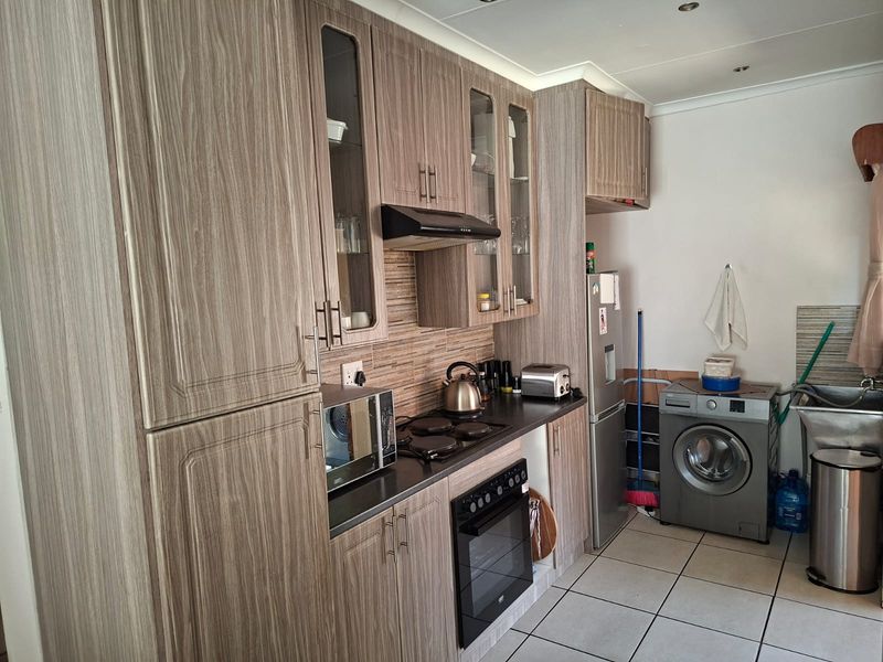 Home in Aviary Hill going on auction 30 April 2026. - Photo 10