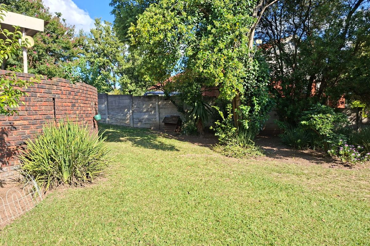 Home in Aviary Hill going on auction 30 April 2026. - Photo 2