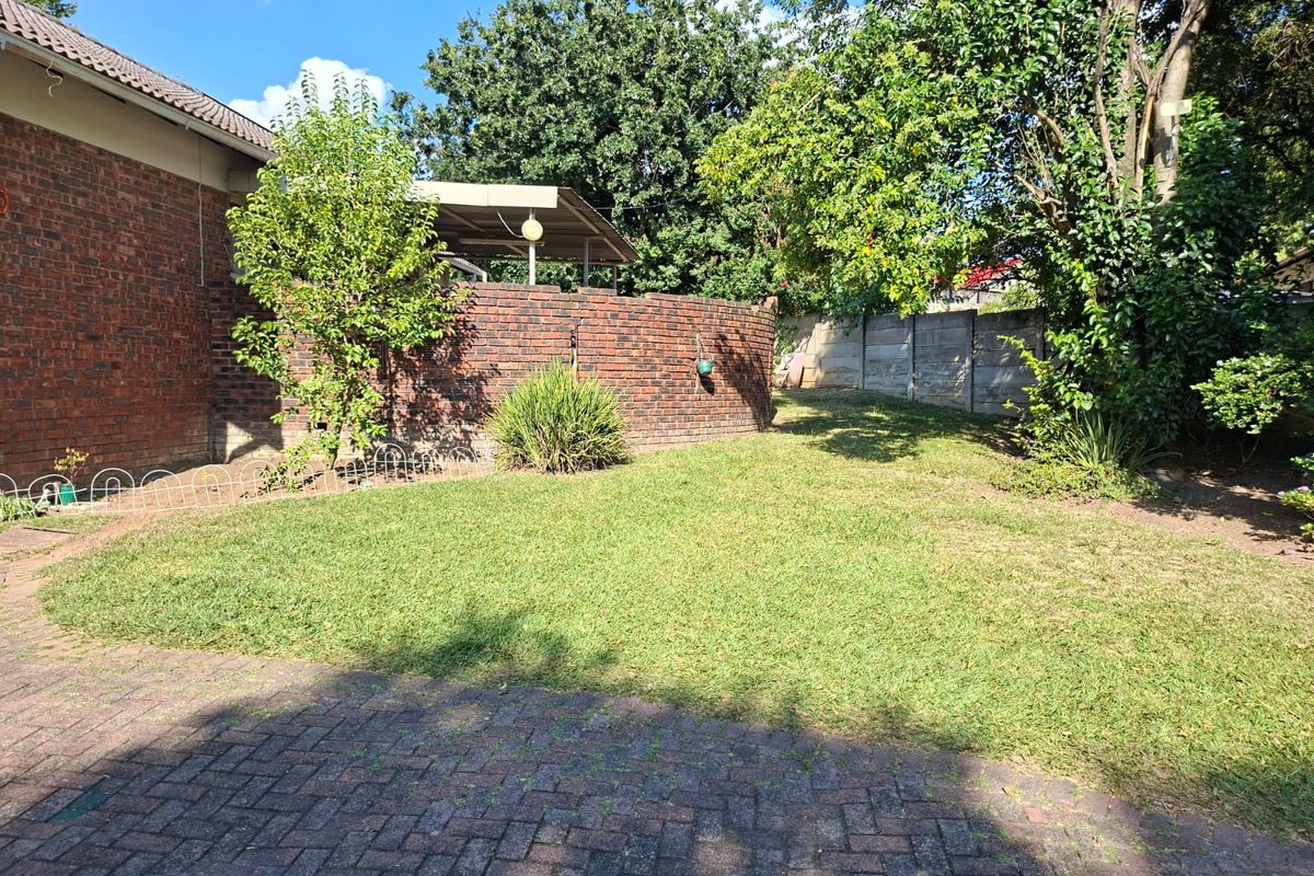 Home in Aviary Hill going on auction 30 April 2026. - Photo 3