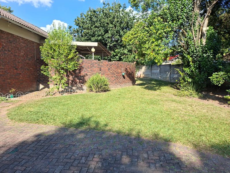 Home in Aviary Hill going on auction 30 April 2026. - Photo 3