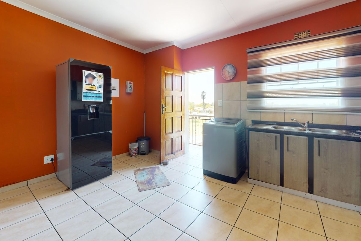 Spacious two bed haven - Photo 5