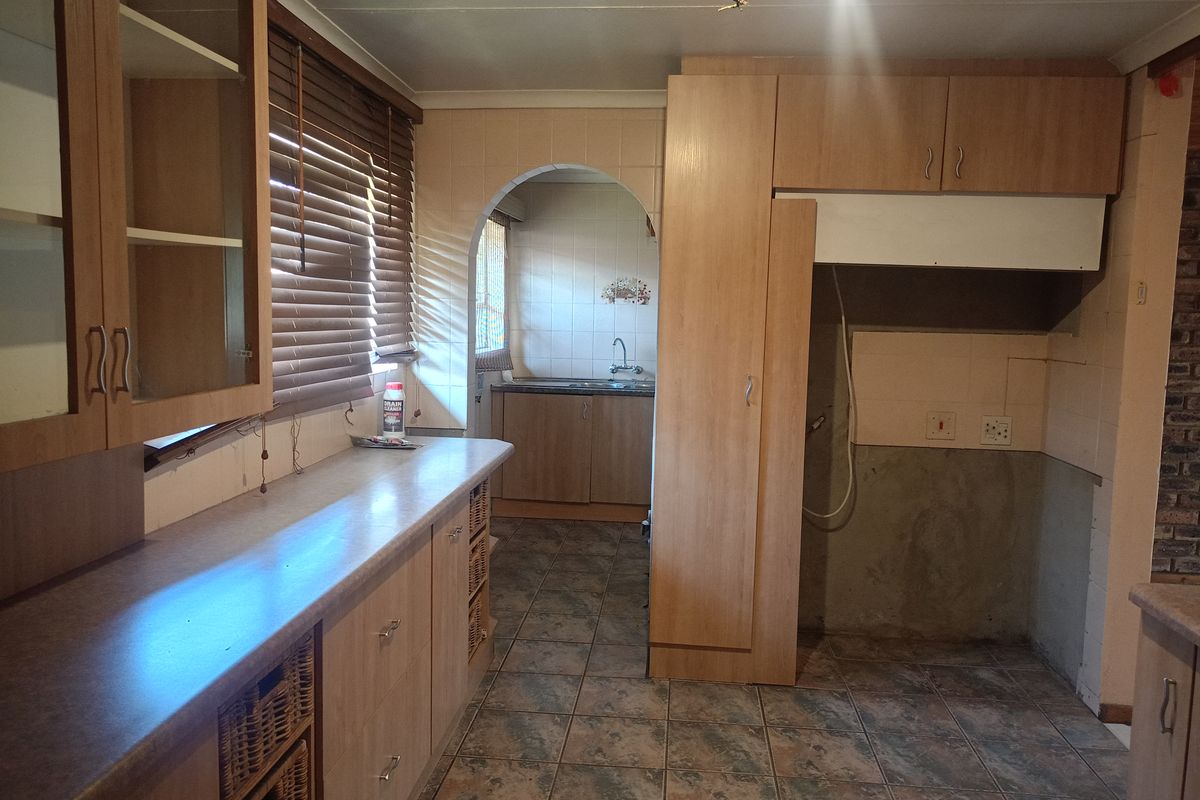 Discover Your Dream Home in Falcon Ridge, Vereeniging! - Photo 4