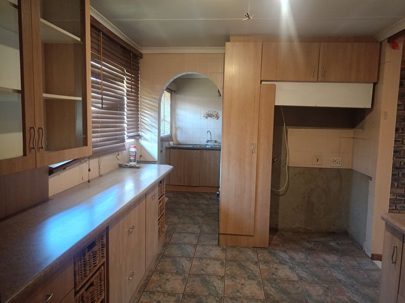 Discover Your Dream Home in Falcon Ridge, Vereeniging! - Photo 4