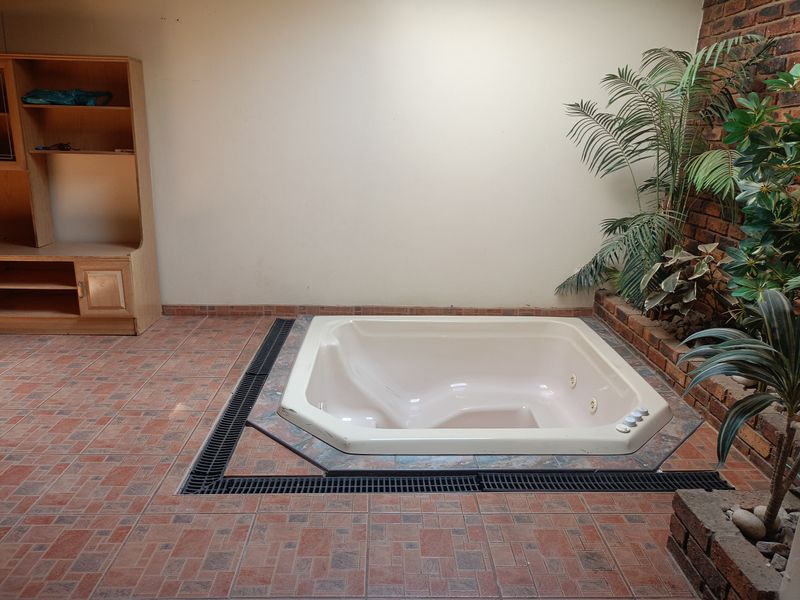 Discover Your Dream Home in Falcon Ridge, Vereeniging! - Photo 8