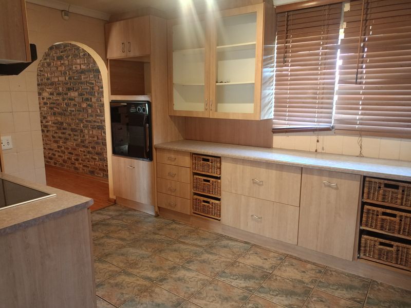 Discover Your Dream Home in Falcon Ridge, Vereeniging! - Photo 6