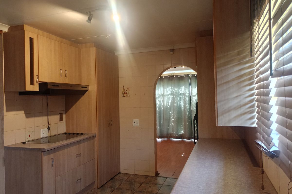 Discover Your Dream Home in Falcon Ridge, Vereeniging! - Photo 3