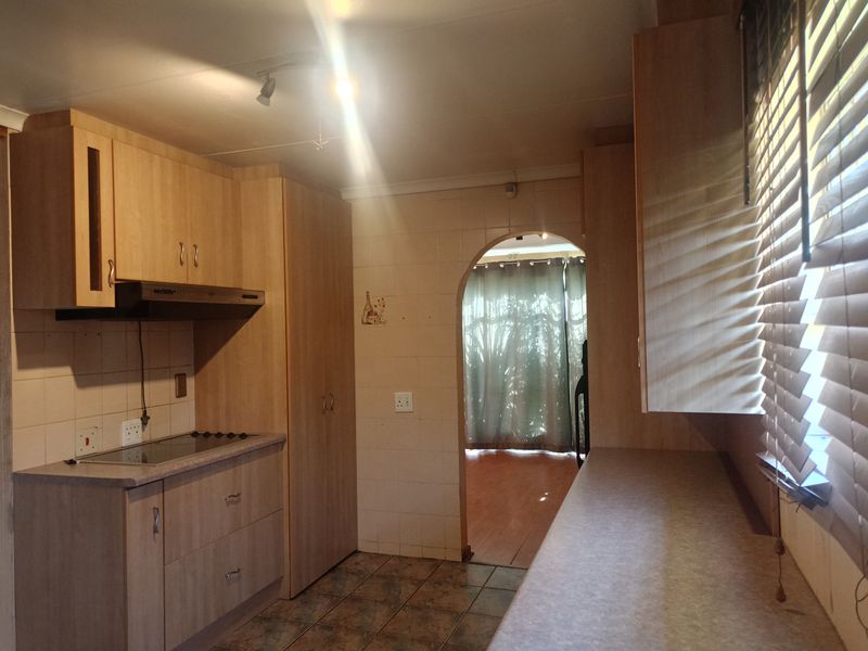 Discover Your Dream Home in Falcon Ridge, Vereeniging! - Photo 3