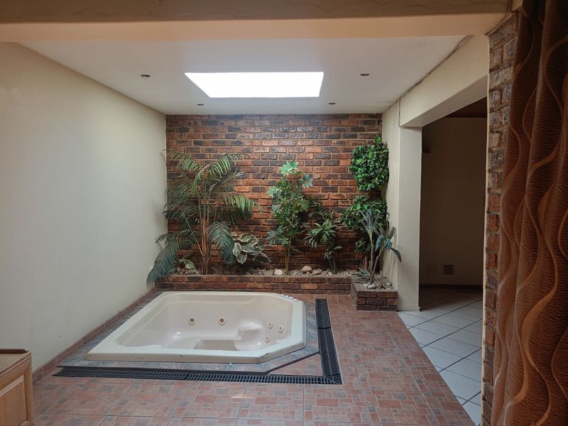 Discover Your Dream Home in Falcon Ridge, Vereeniging! - Photo 2