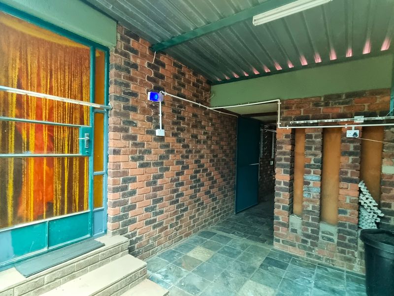 Koster – Comfortable Country Living with Investment Appeal - Photo 5