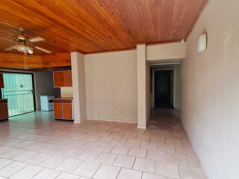 Koster – Comfortable Country Living with Investment Appeal - Photo 9