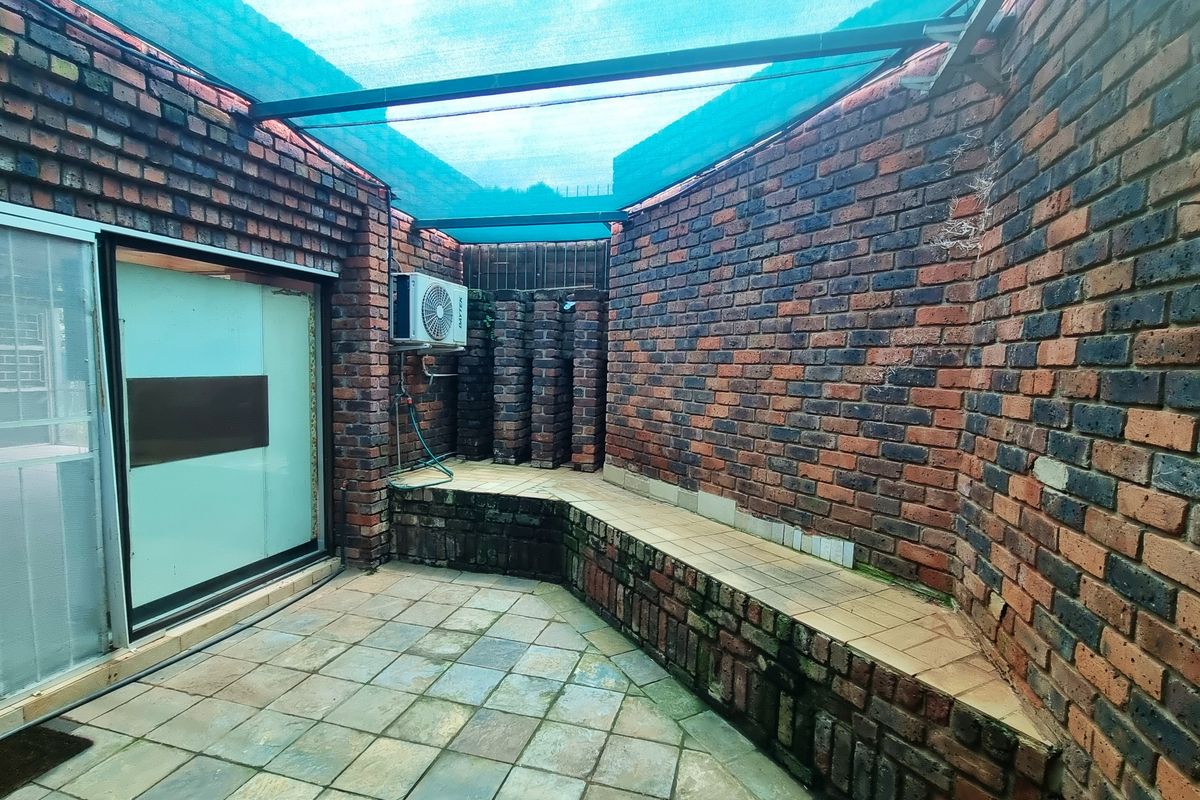 Koster – Comfortable Country Living with Investment Appeal - Photo 4