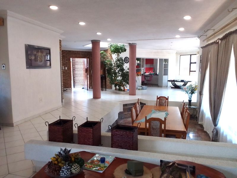 Mesmerising Double-Storey Face Brick Luxury Home in Zinniaville Rustenburg - Photo 2