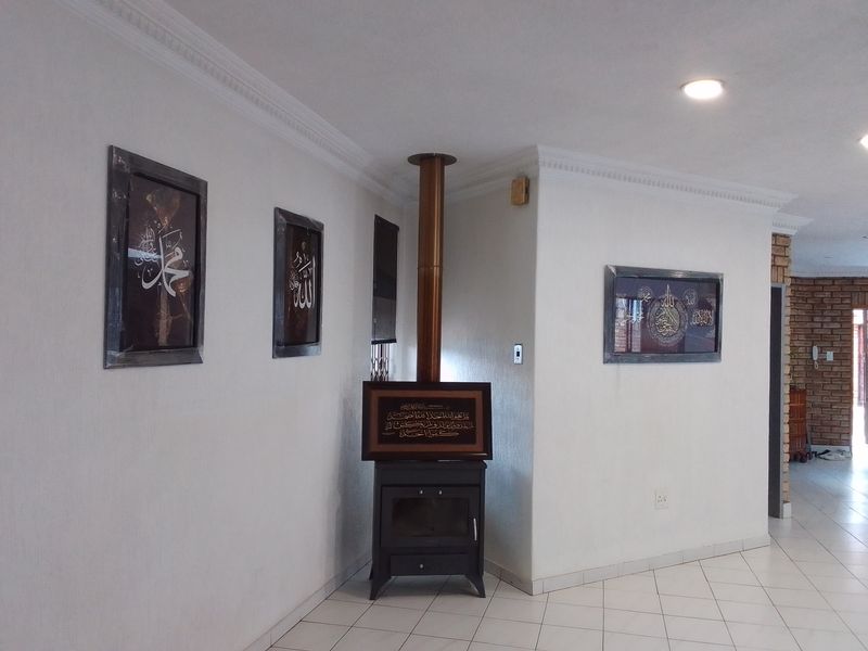 Mesmerising Double-Storey Face Brick Luxury Home in Zinniaville Rustenburg - Photo 6