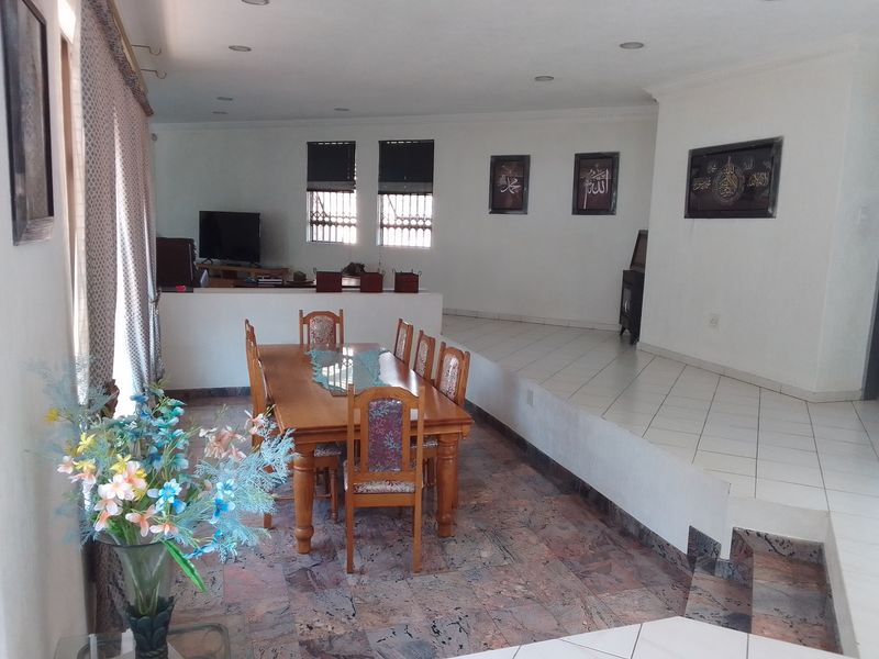 Mesmerising Double-Storey Face Brick Luxury Home in Zinniaville Rustenburg - Photo 3