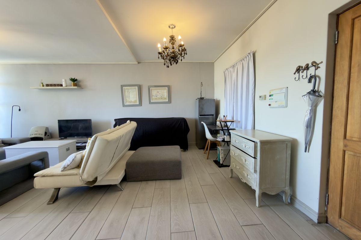 Spacious and Secure 1 Bedroom Apartment for Sale - Photo 5