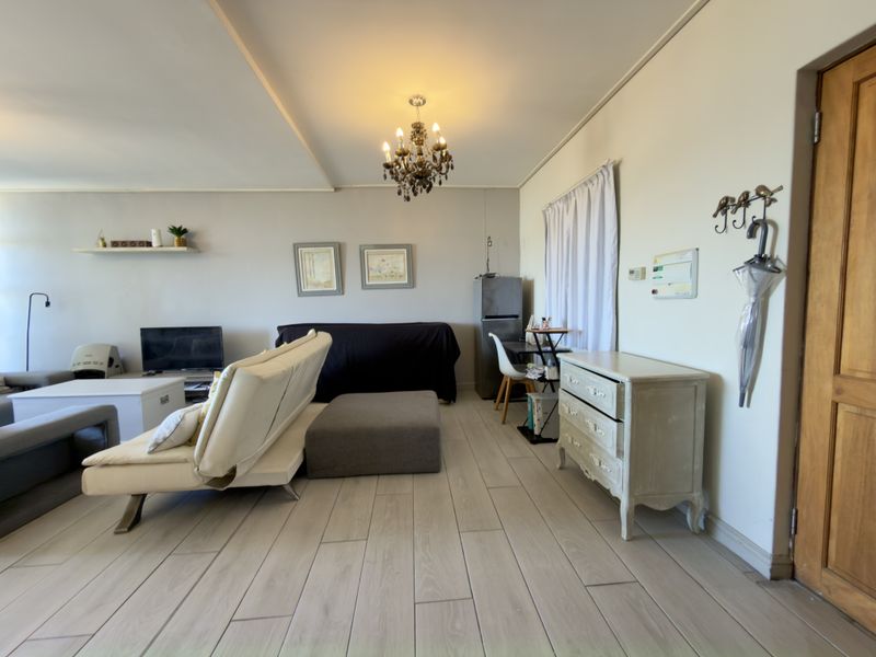 Spacious and Secure 1 Bedroom Apartment for Sale - Photo 5