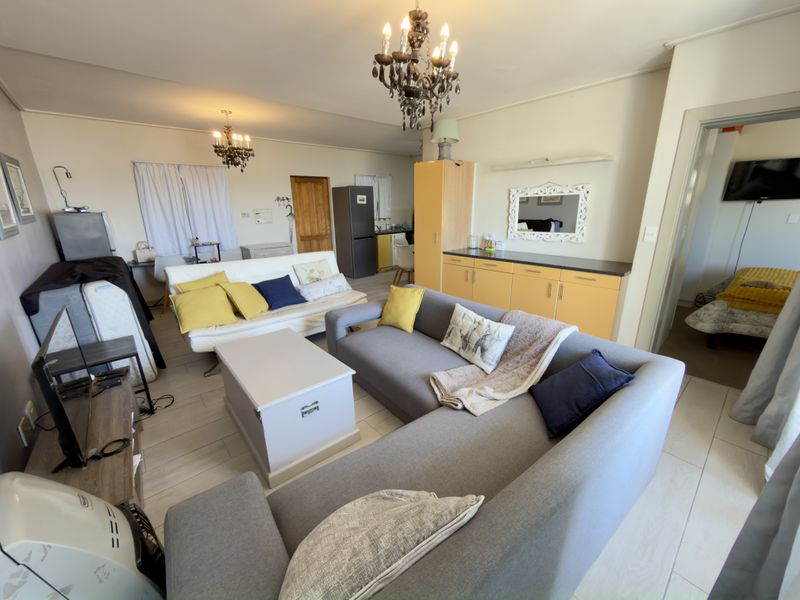 Spacious and Secure 1 Bedroom Apartment for Sale - Photo 2