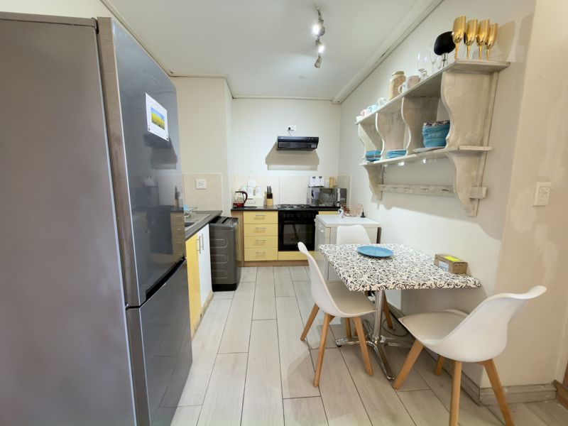 Spacious and Secure 1 Bedroom Apartment for Sale - Photo 6