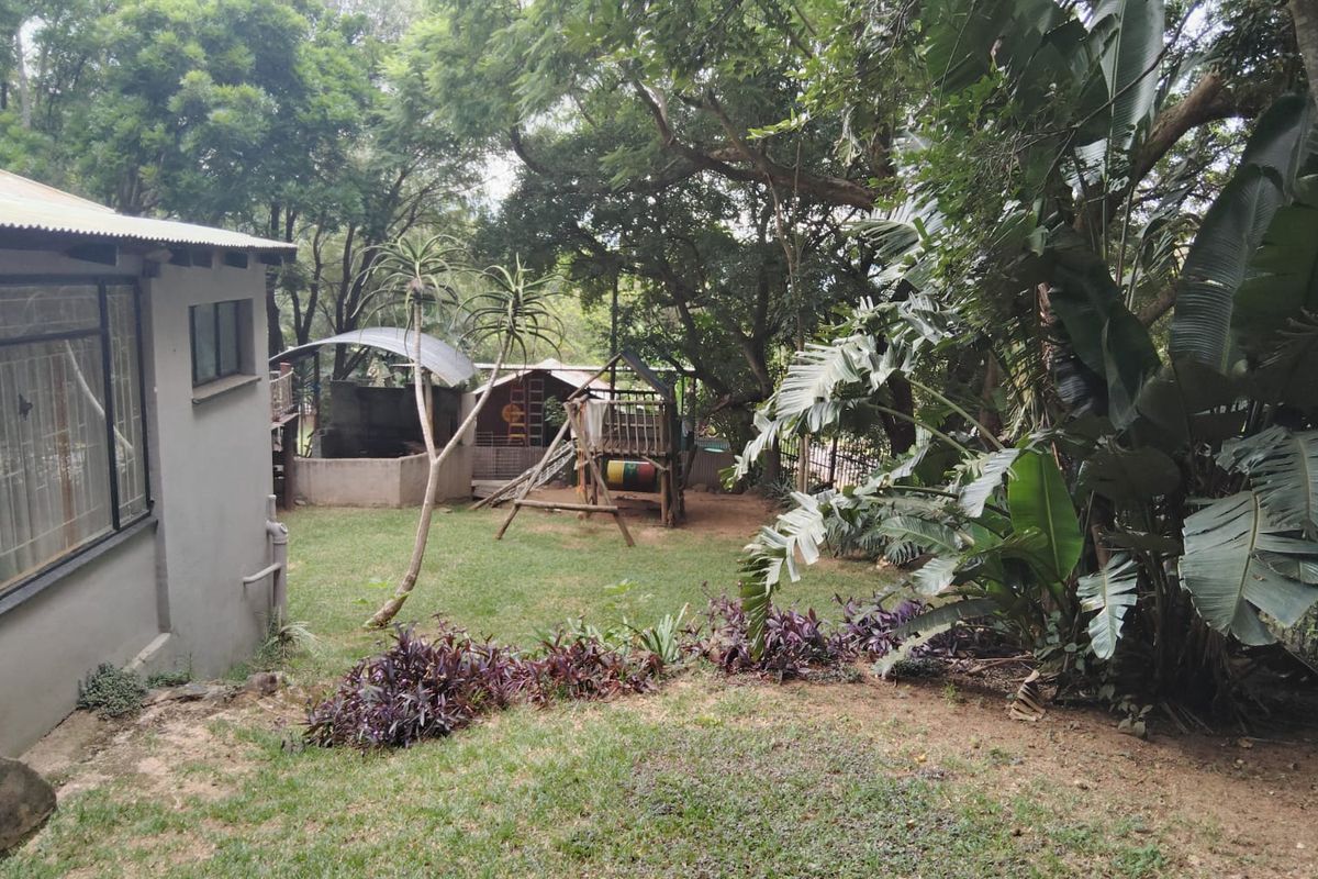 Beautifully Private Home with Stunning Views - Photo 4