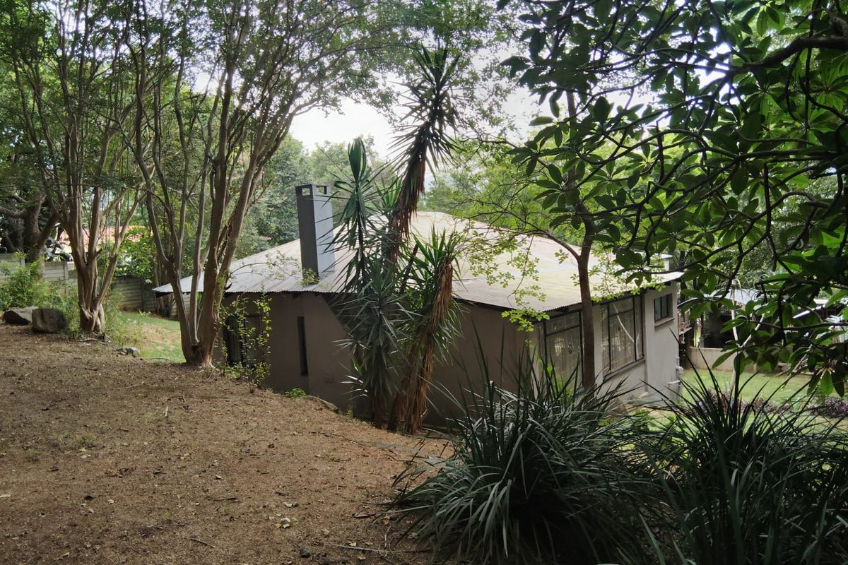 Beautifully Private Home with Stunning Views - Photo 3