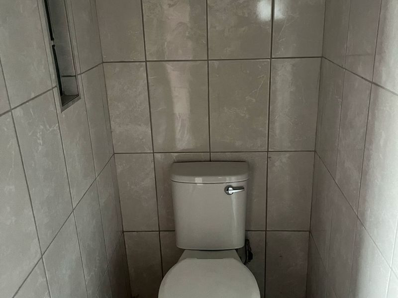 Bachelor Flat To Rent In Marine Drive - Photo 8