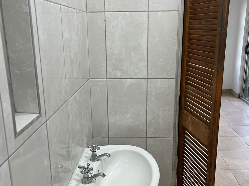 Bachelor Flat To Rent In Marine Drive - Photo 7