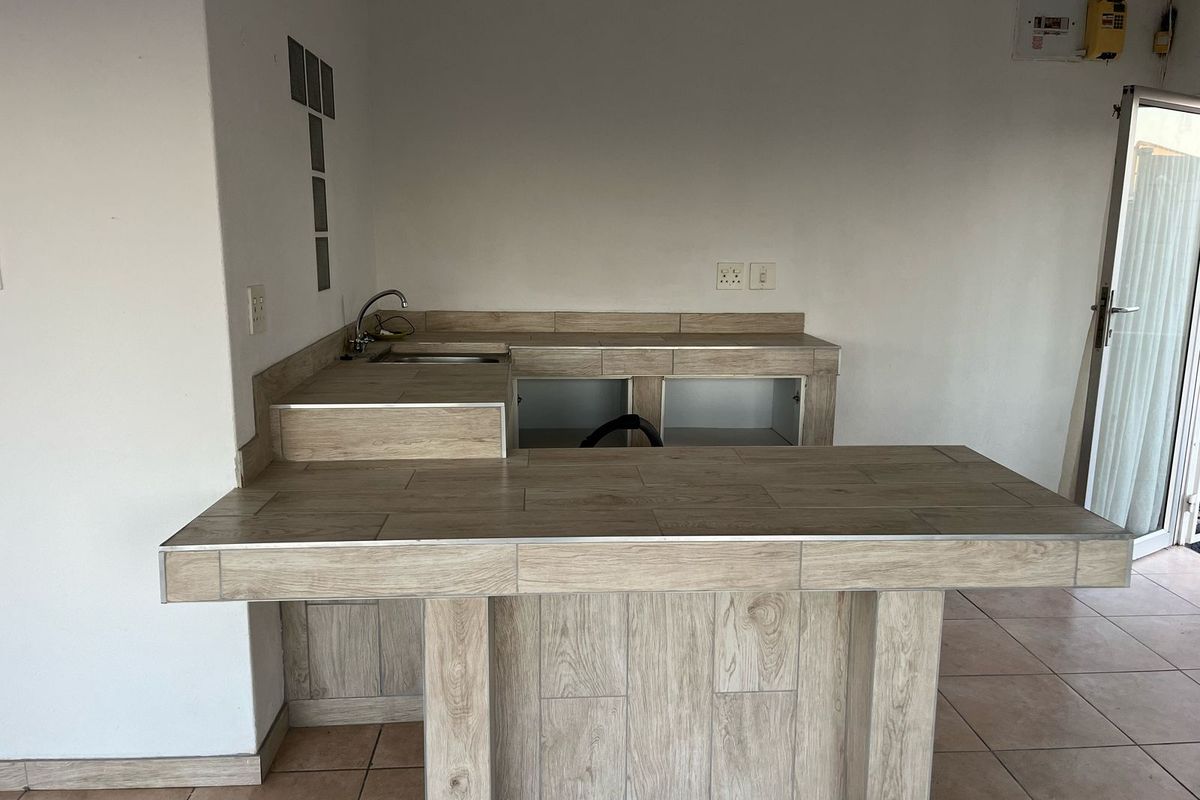 Bachelor Flat To Rent In Marine Drive - Photo 3