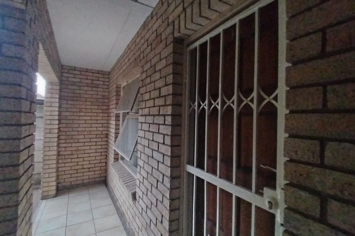 Apartment for sale in Rustenburg Central! - Photo 5