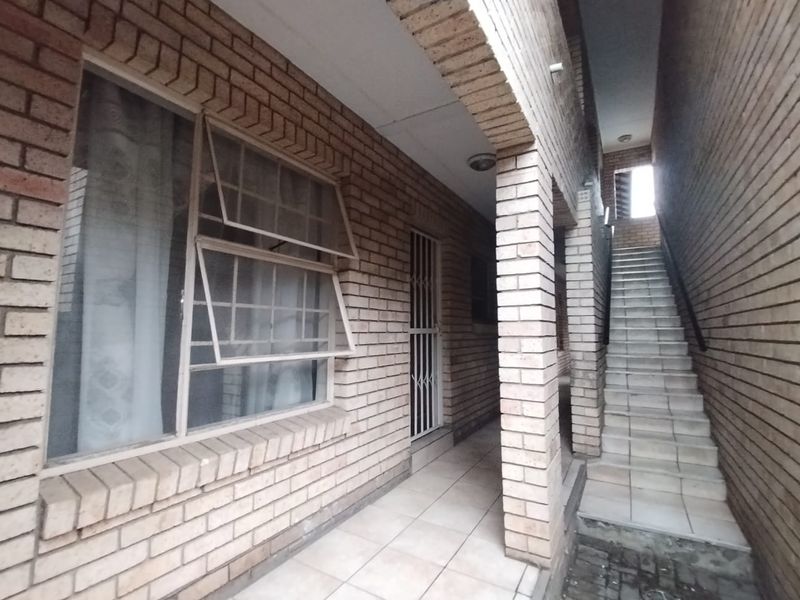 Apartment for sale in Rustenburg Central! - Photo 4