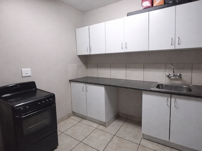 Apartment for sale in Rustenburg Central! - Photo 6