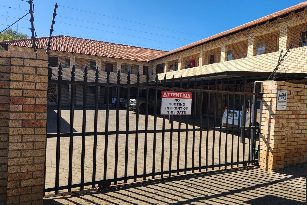 Apartment for sale in Rustenburg Central! - Photo 3