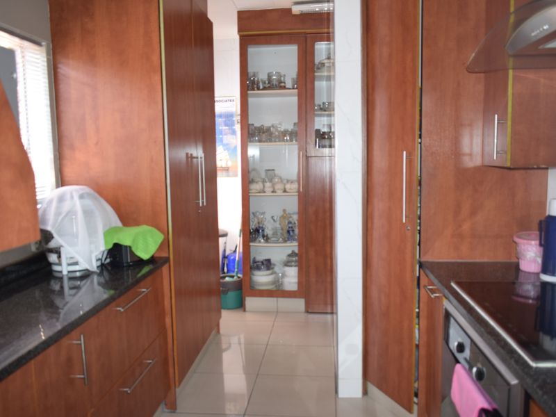 Modern 3 bedroom  townhouse property for sale in Benoni - Photo 3