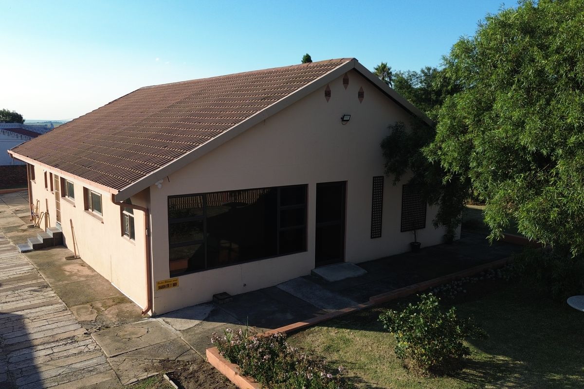 Delightfully renovated home, ready to move in - Photo 3