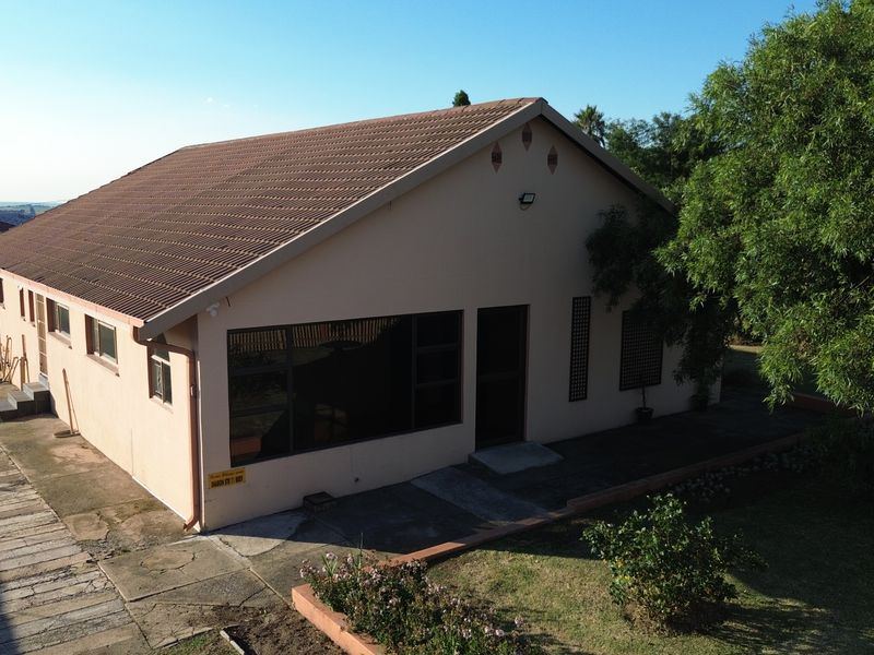 Delightfully renovated home, ready to move in - Photo 3