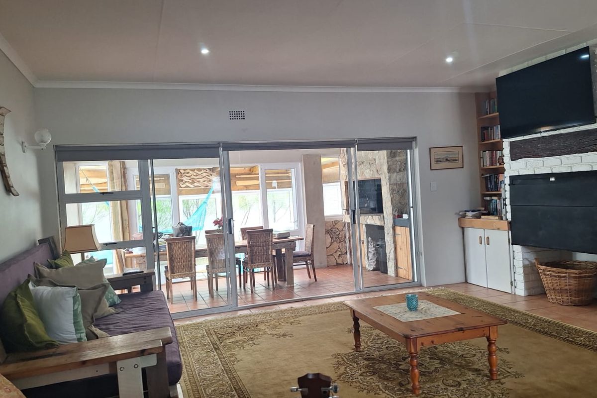 Charming Coastal Retreat – Your Perfect Harbour Escape! - Photo 5