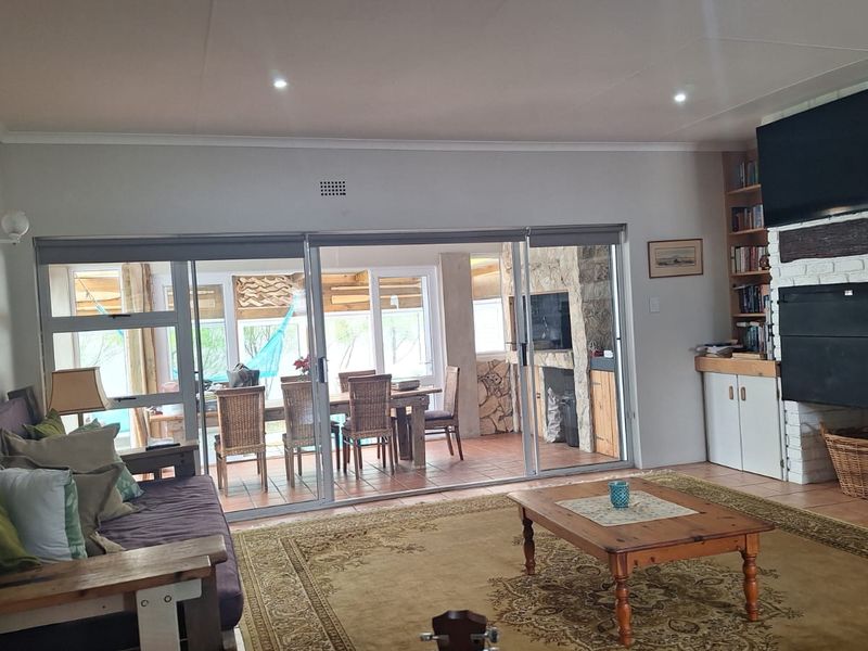 Charming Coastal Retreat – Your Perfect Harbour Escape! - Photo 5