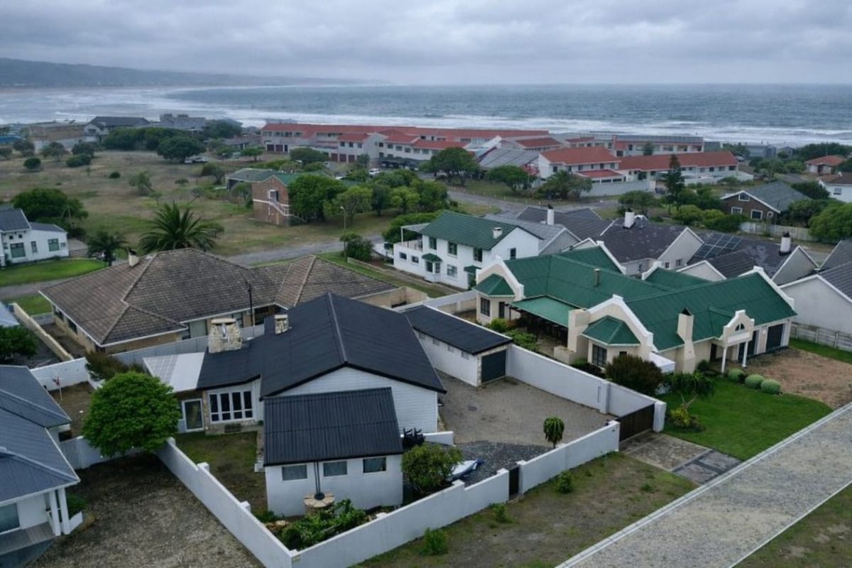 Charming Coastal Retreat – Your Perfect Harbour Escape! - Photo 2