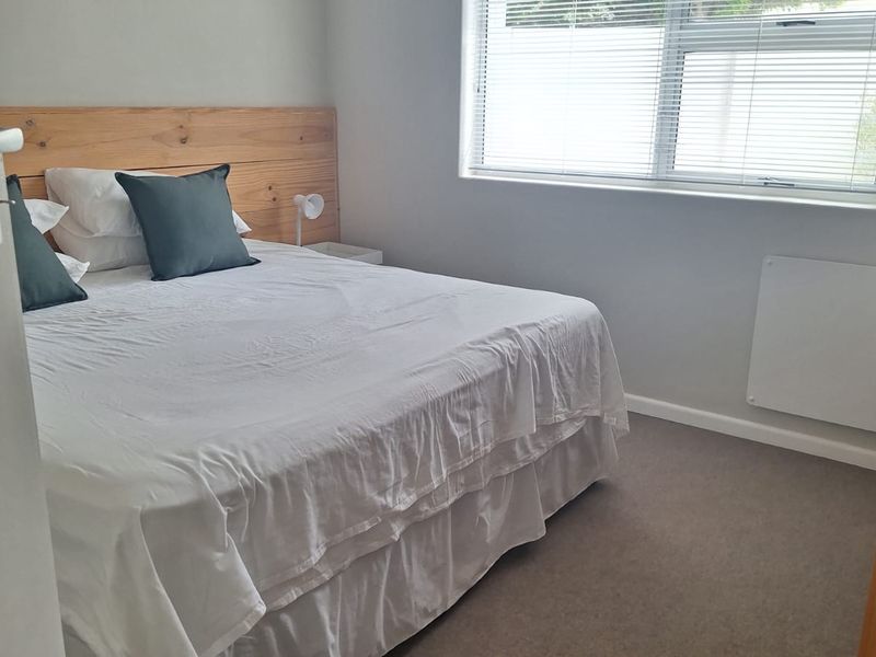 Charming Coastal Retreat – Your Perfect Harbour Escape! - Photo 9