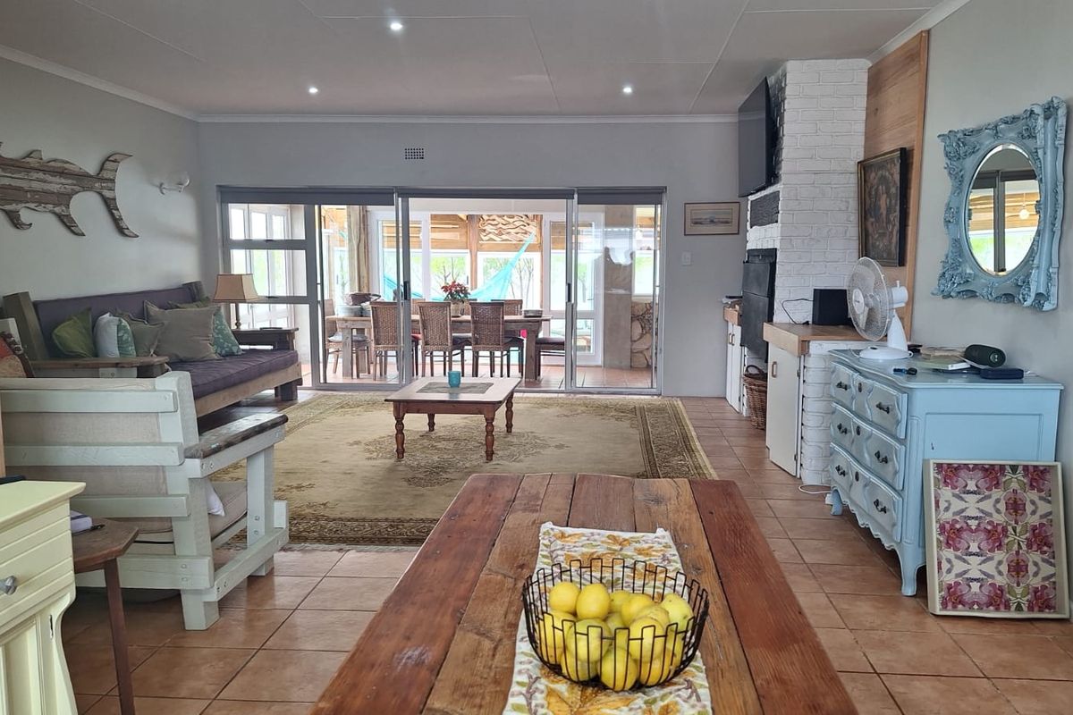 Charming Coastal Retreat – Your Perfect Harbour Escape! - Photo 3