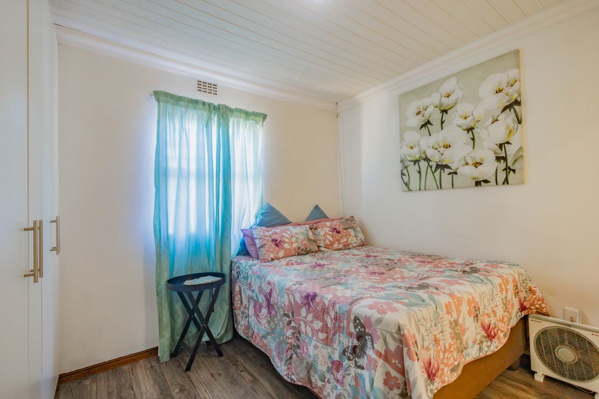 Low maintenance and comfortable home - Photo 3